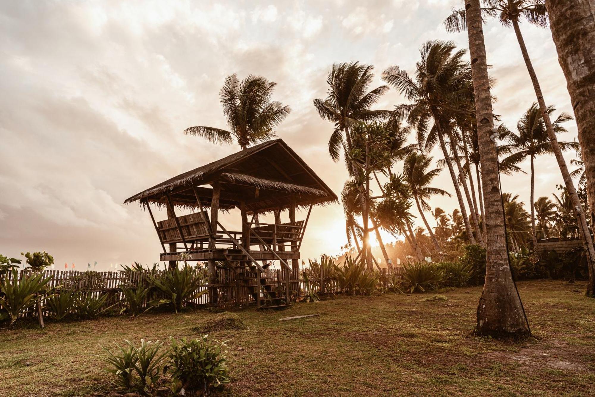 Alon Cloud9 Beach Front Catangnan Luaran gambar